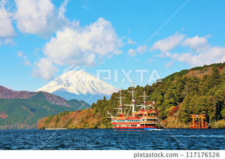 神奈川縣秋季箱根海盜船和富士山 117176526