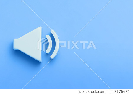 Eye-catching image of a three-dimensional speaker mark on a blue background 117176675