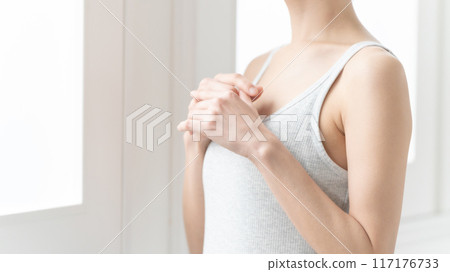 Middle-aged woman, hands, sunlight 117176733