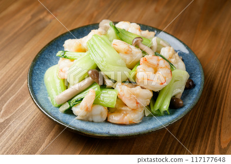 Chinese stir-fried shrimp and bok choy 117177648