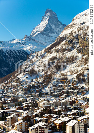 View of the mountain resort of Zermatt, located near of the Matterhorn 117178255