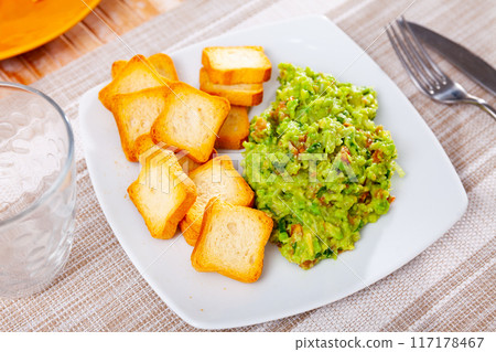 Guacamole with bunch of dry bread Guacamole with bunch of dry bread 117178467