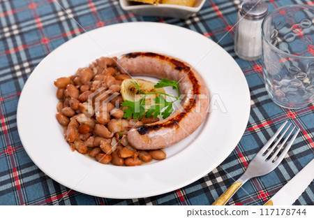 Catalan stewed beans with butifarra sausage 117178744