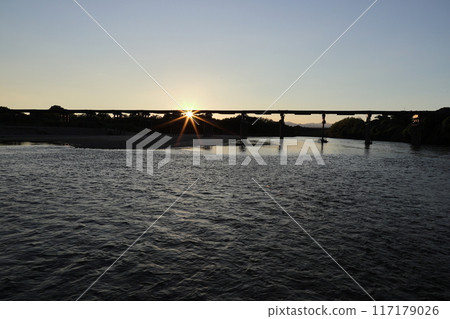 上屋橋(俗稱京都府八幡市流橋),儘管被沖毀了24次。 上屋橋(俗稱京都府八幡市流橋),儘管被沖毀了24次。 117179026