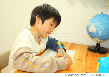 A boy studying 117180386