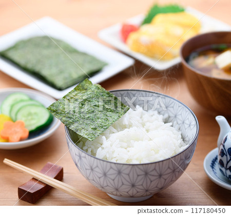 Japanese breakfast, seaweed, miso flavor, pickles, tamagoyaki 117180450