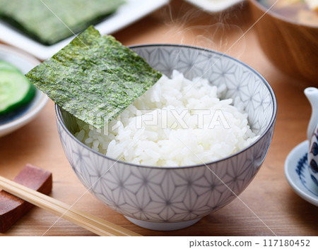 Japanese breakfast, seaweed, miso flavor, pickles, tamagoyaki 117180452