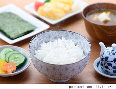 Japanese breakfast, seaweed, miso flavor, pickles, tamagoyaki 117180468