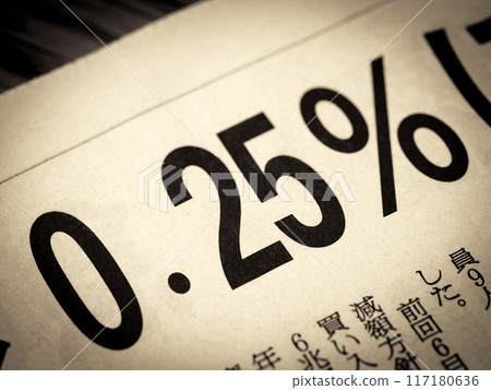 News headline reading "0.25%" 117180636