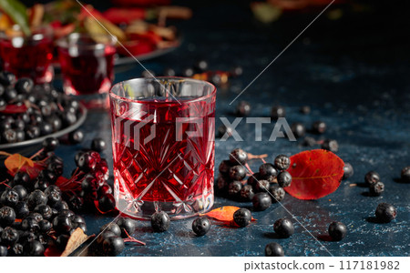 Black chokeberry juice and fresh berries. 117181982