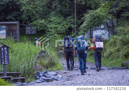 登山開始 117182238