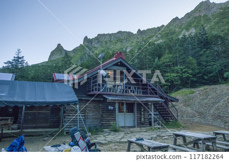 Petty shed 117182264