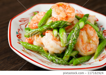 Chinese stir-fried shrimp and asparagus Chinese stir-fried shrimp and asparagus 117182924