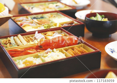 New Year's Day Osechi cuisine box 117183059