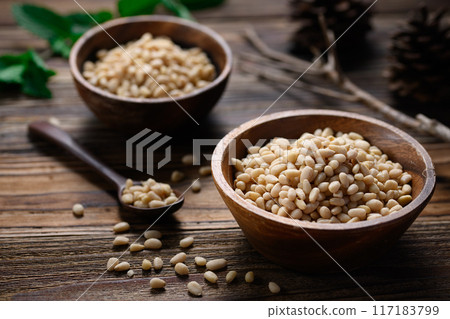 松子（黑色背景） 117183799