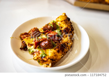 Delicious pizza 117184752