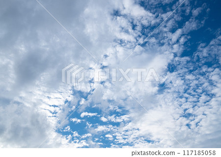 Blue sky with many clouds 117185058