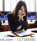 一位鬱悶的女人在股價波動中低著頭 117185081