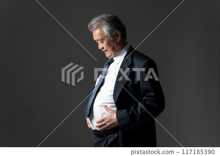 Senior man visceral fat belly 117185390