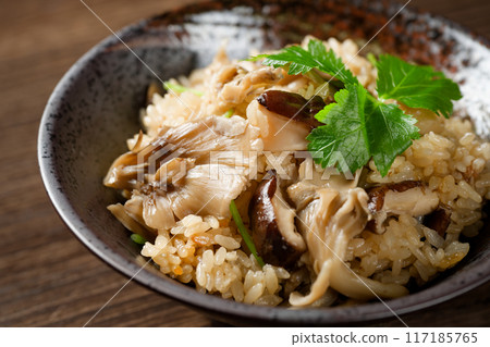 mushroom rice 117185765