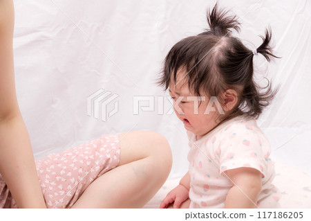 【雙馬尾寶寶坐著哭臉】 【雙馬尾寶寶坐著哭臉】 117186205