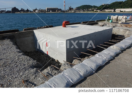 下關商港碼頭:依 SOLAS 規定,新建繫泊柱及沈箱,2024 年 10 月後禁止進入。 下關商港碼頭:依 SOLAS 規定,新建繫泊柱及沈箱,2024 年 10 月後禁止進入。 117186708
