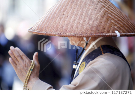 和尚在路邊修行 117187271