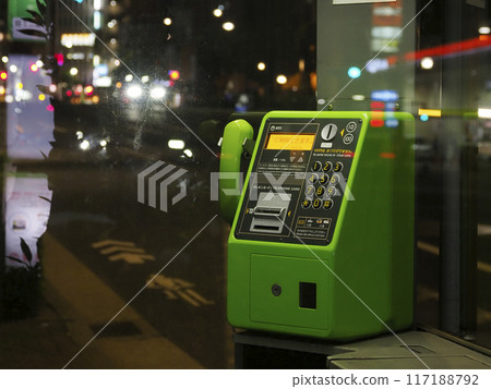 晚上電話亭 117188792