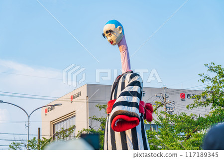 A mechanical doll with a stretchable neck, the Onyudo of the Daiyokkaichi Festival (Yokkaichi City, Mie Prefecture) A mechanical doll with a stretchable neck, the Onyudo of the Daiyokkaichi Festival (Yokkaichi City, Mie Prefecture) 117189345