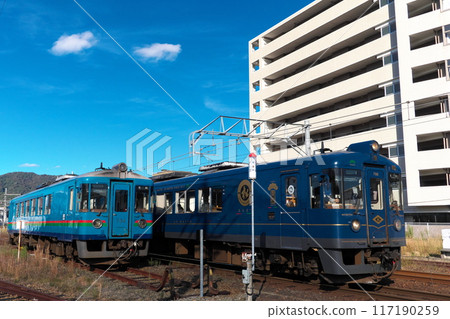 Kyoto Tango Railway's local train and tourist train "Aomatsu" lined up under a blue sky 117190259