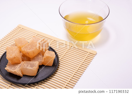 Summer dessert, warabimochi Summer dessert, warabimochi 117190332