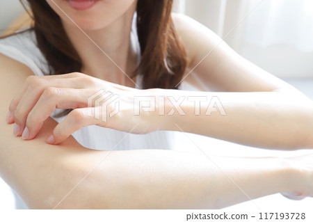 Itchy arms, atopic dermatitis Itchy arms, atopic dermatitis 117193728