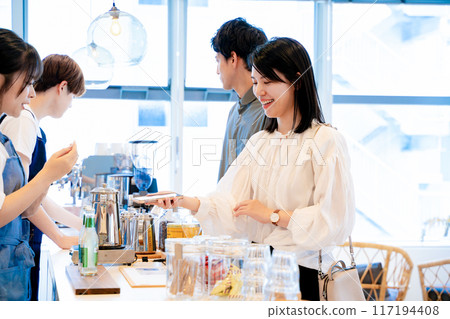 夫婦用智慧型手機付款 夫婦用智慧型手機付款 117194408