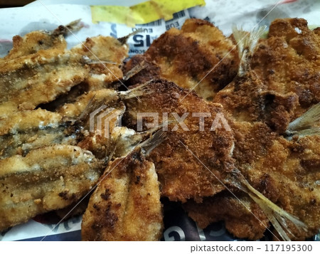 新鮮炸的自製魚 新鮮炸的自製魚 117195300