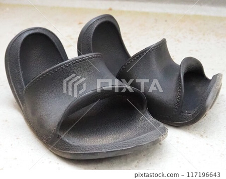 Sandals curled up due to heat, taken from the right front and diagonal Sandals curled up due to heat, taken from the right front and diagonal 117196643