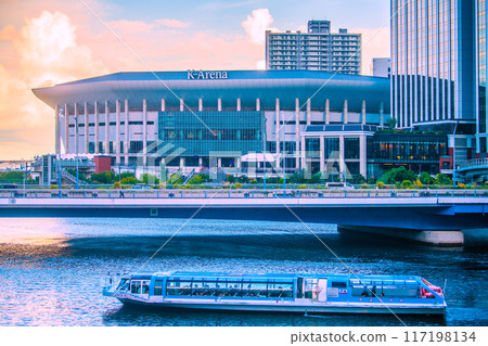 日本橫濱城市景觀，俯瞰港未來 K Arena、港未來大橋、海上巴士等 = 2020 年 8 月 7 日 117198134