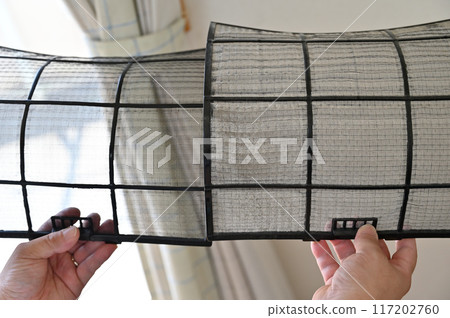 Air conditioner filter cleaning (left: after cleaning, right: before cleaning) 117202760