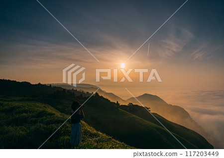 山上的日落 山上的日落 117203449