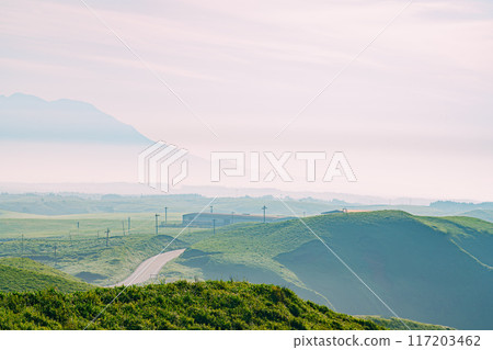 Sea of clouds and mountains at sunrise 117203462