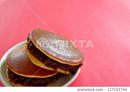 Hand made dorayaki 117203744