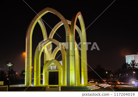 Arch sculpture at Qatar 117204019