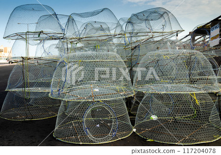 Traditional wire mesh fish trap used for fishing Traditional wire mesh fish trap used for fishing 117204078