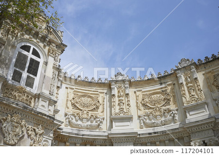 Exterior of gates to Dolmabahce Palace 117204101