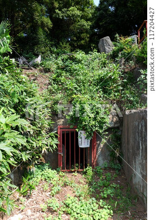 [茨城縣築西市指定史蹟、長方形墳墓「船玉古墳」橫石室入口] 117204427