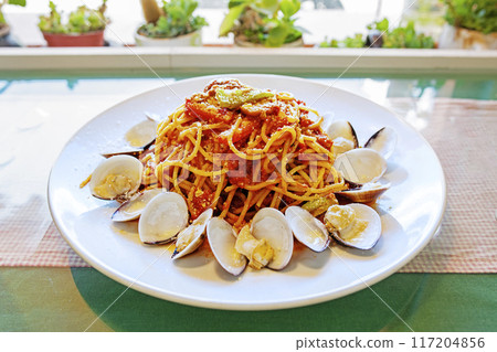 Spaghetti with clams in tomato sauce Spaghetti with clams in tomato sauce 117204856