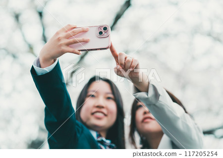 高中生 父母和小孩 親子 117205254