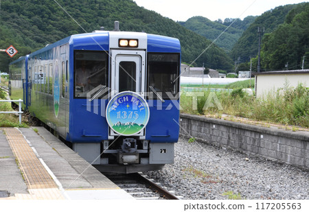 經過JR小海線作之口站的觀光列車“HIGH RAIL 1375” 117205563