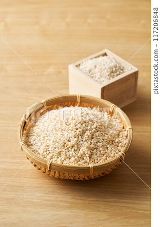 將發芽米放入濾鍋中 117206848
