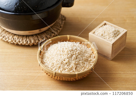 將發芽米放入濾鍋中 117206850