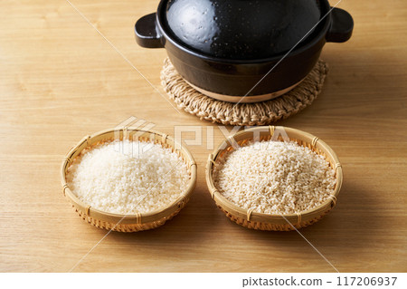 Germinated rice and white rice in a colander Germinated rice and white rice in a colander 117206937